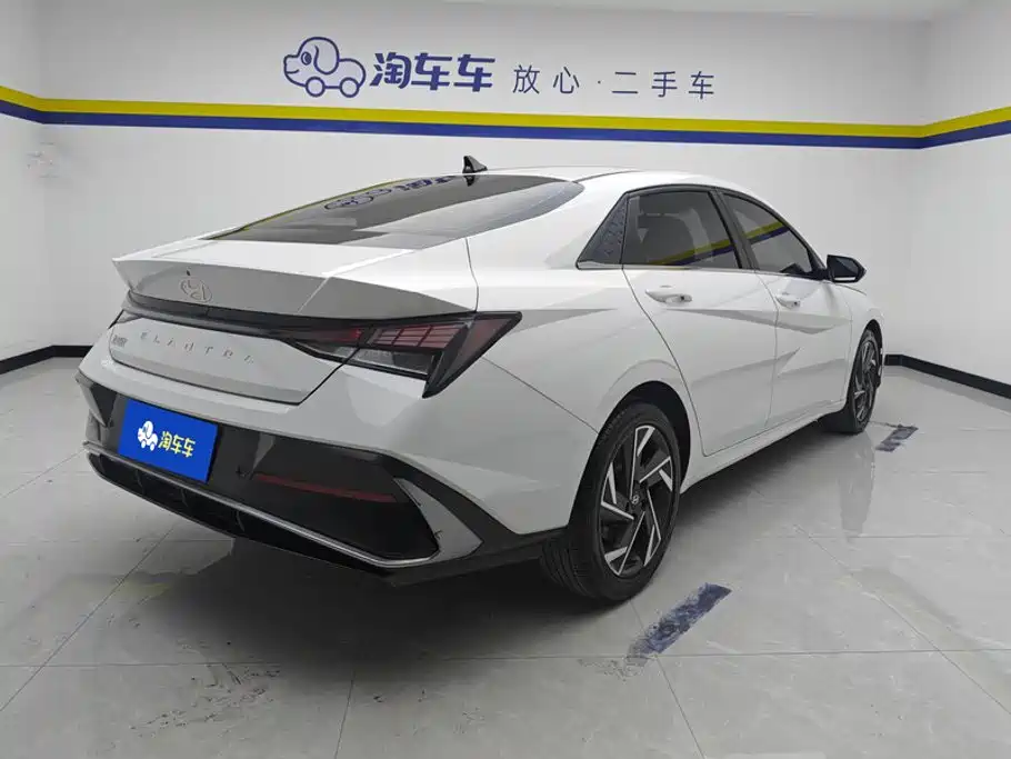 Hyundai Elantra 2024