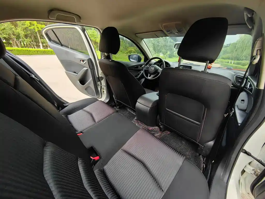 Mazda 3 Axela 2016 — фото 10