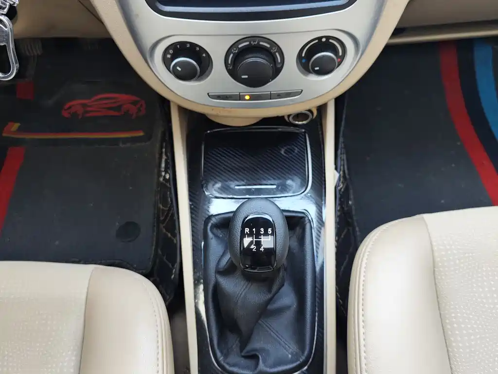 Buick Excelle 2015 — фото 16