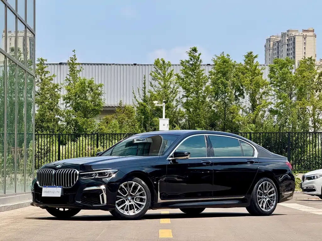 BMW 7 Series 2020 — фото 1