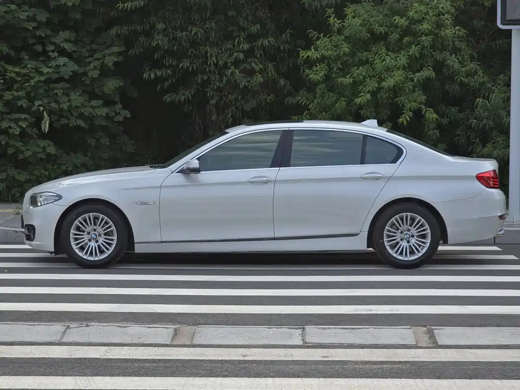 BMW 5 Series 2015 — фото 3