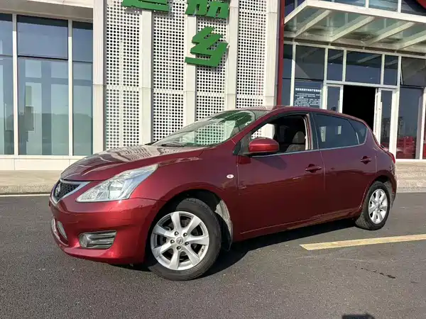 Nissan Tiida 2015