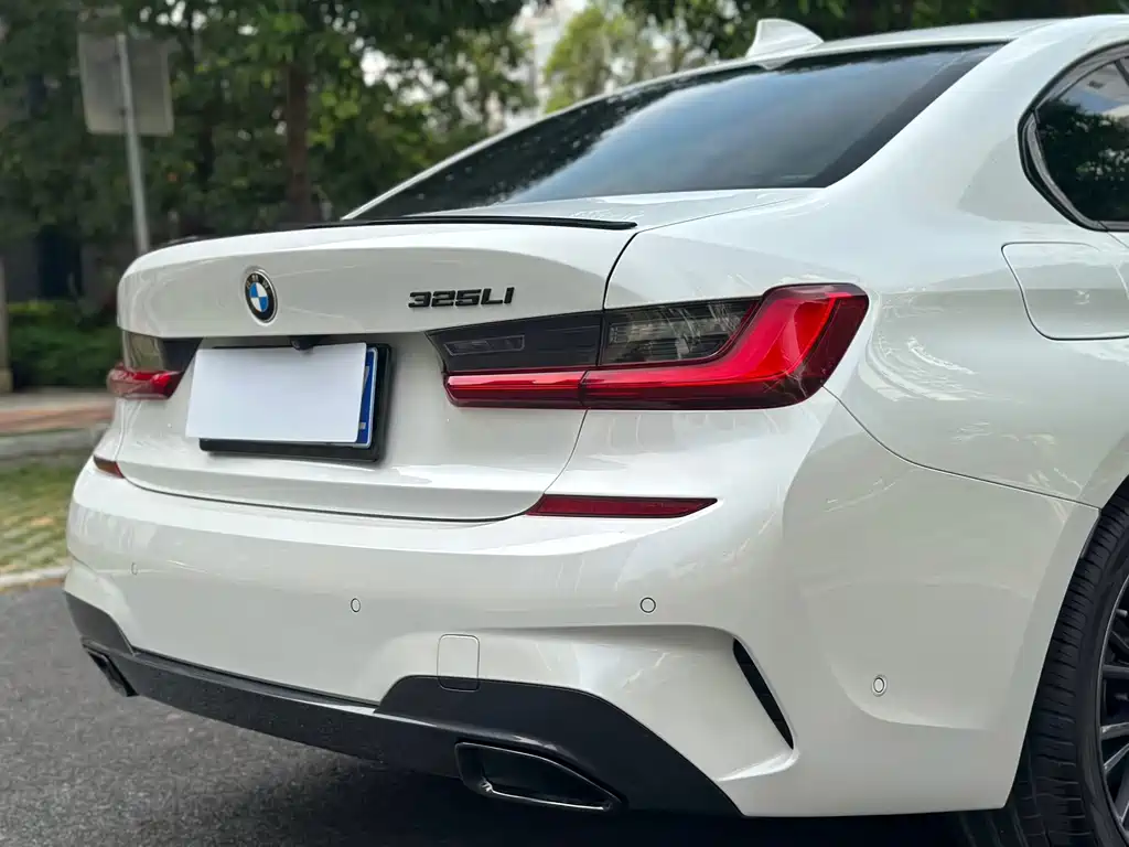 BMW 3 Series 2019 — фото 10