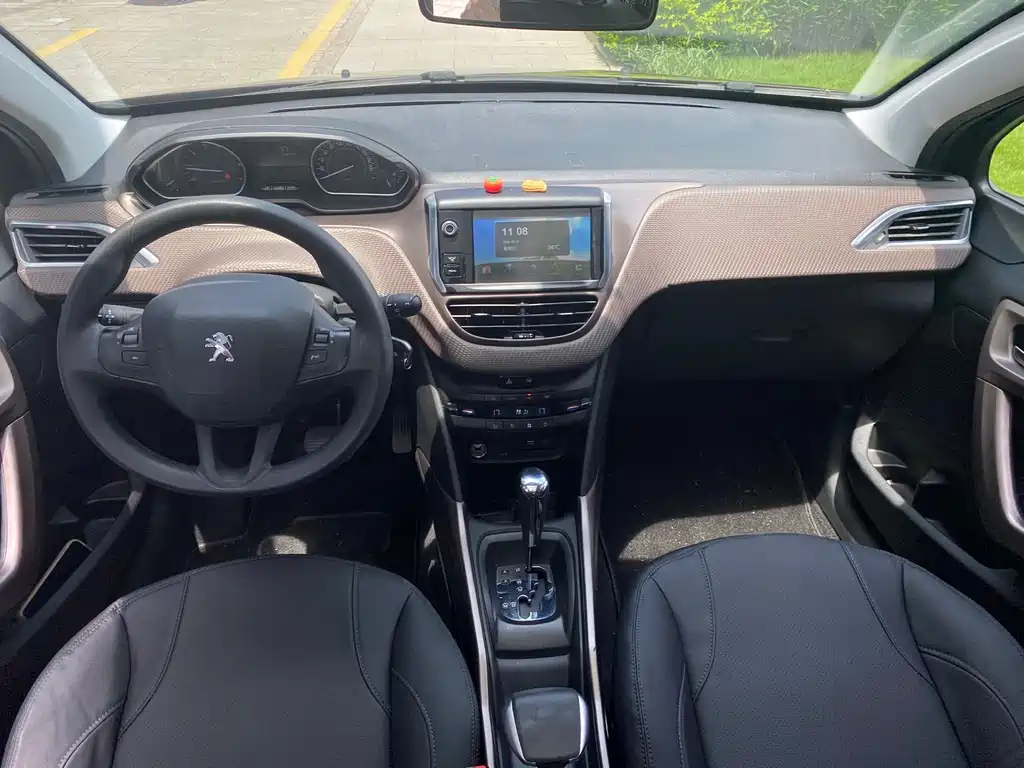 Peugeot 2008 2015 — фото 10
