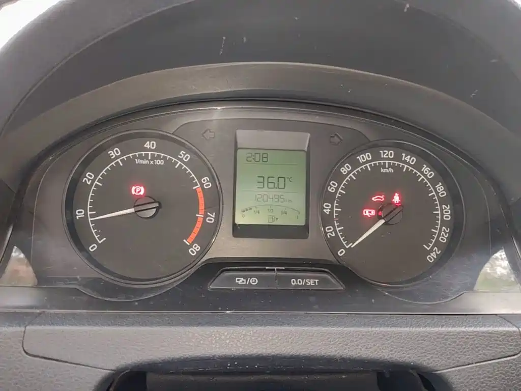 Skoda Rapid 2015 — фото 12