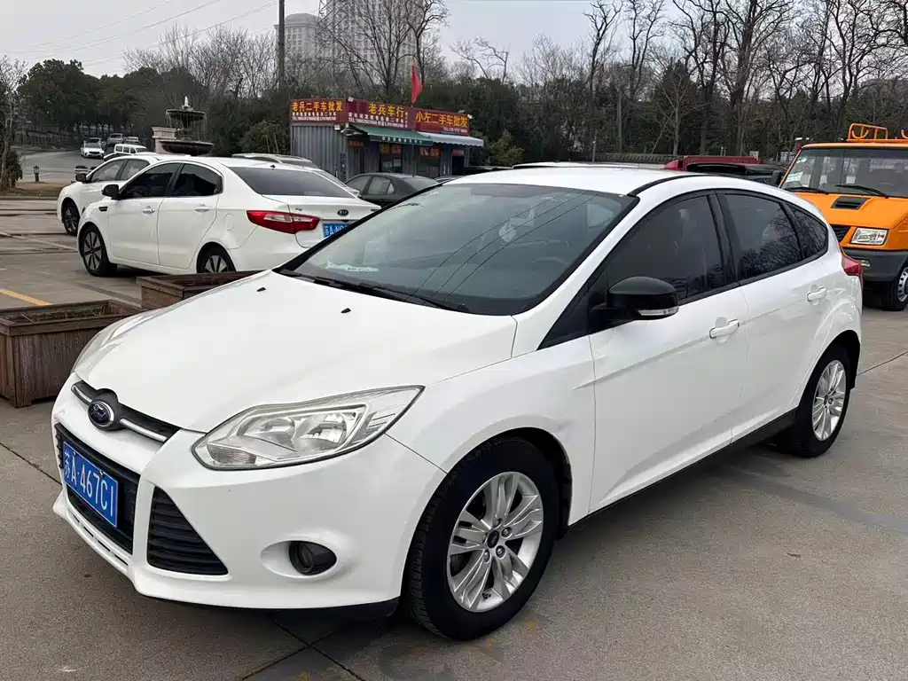 Ford Focus 2014 — фото 1