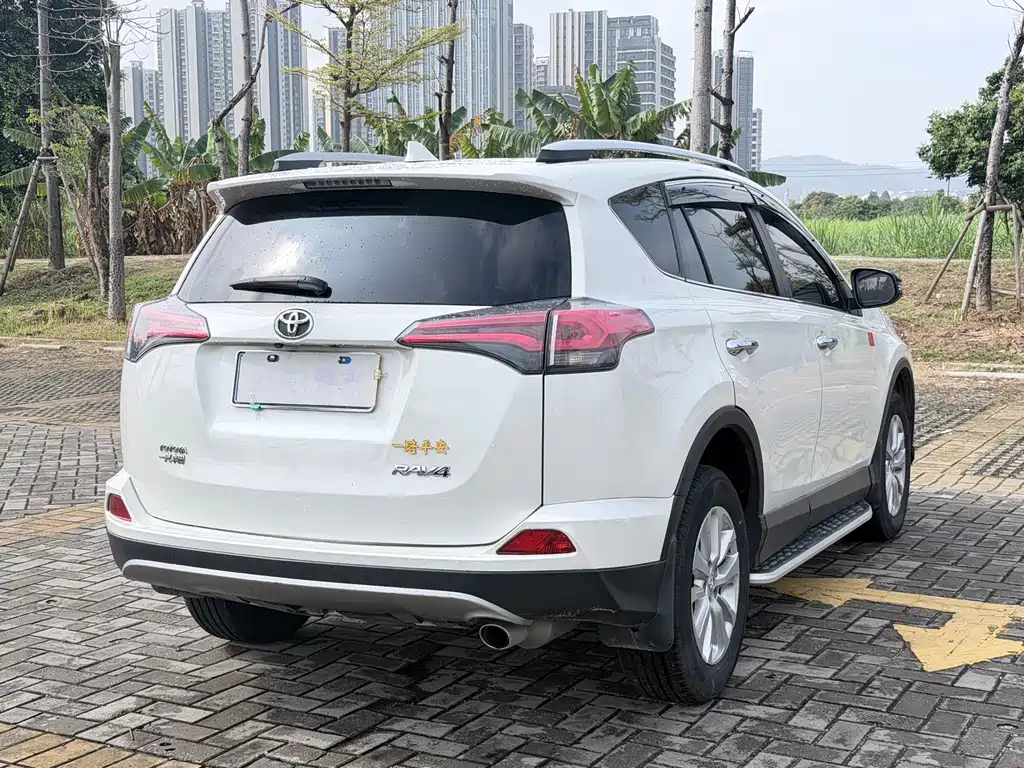 Toyota RAV4 2019 — фото 6