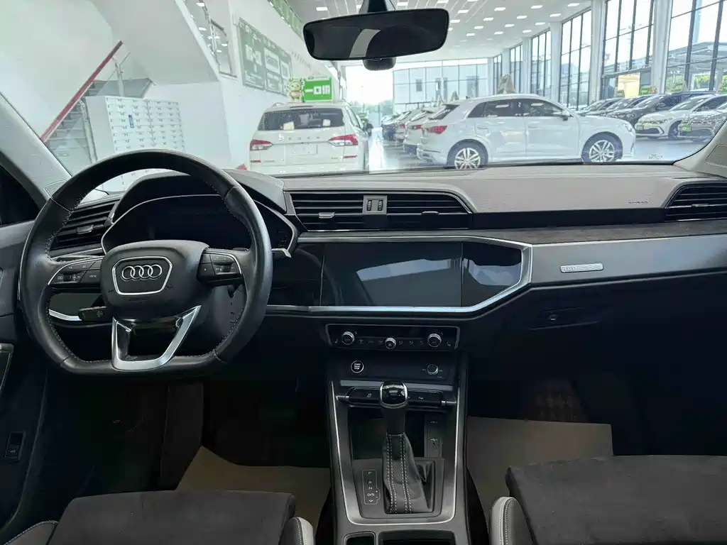 Audi Q3 2022 — фото 14