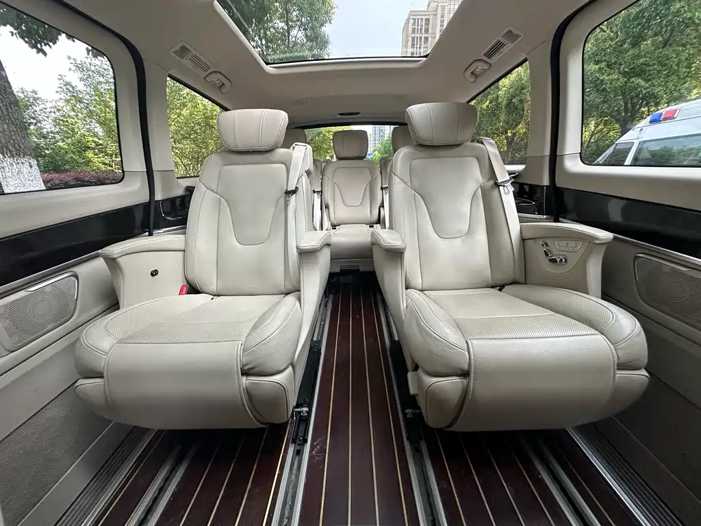 Mercedes-Benz V-Class 2020 — фото 23