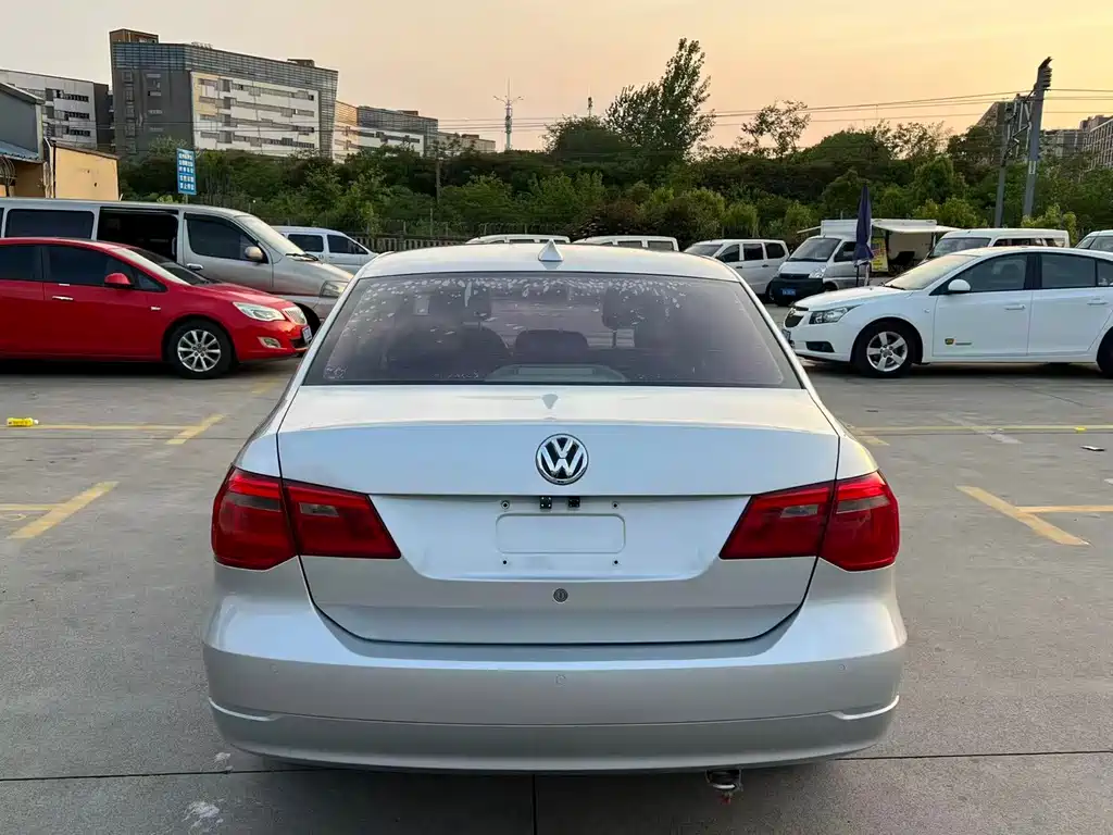 Volkswagen Jetta 2016 — фото 11