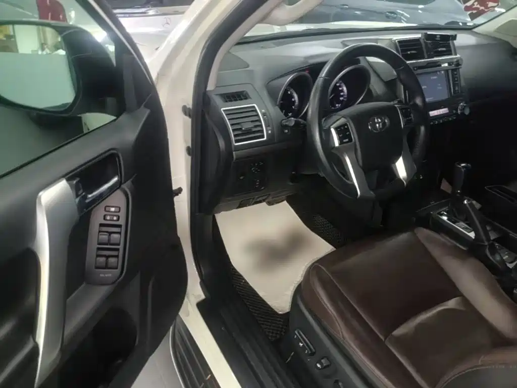 Toyota Prado 2017 — фото 16