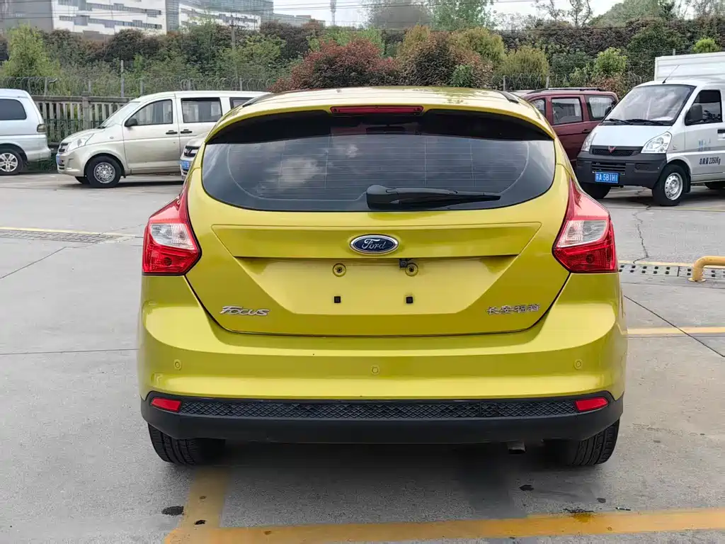 Ford Focus 2014 — фото 11
