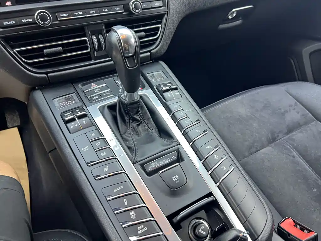 Porsche Macan 2019 — фото 14