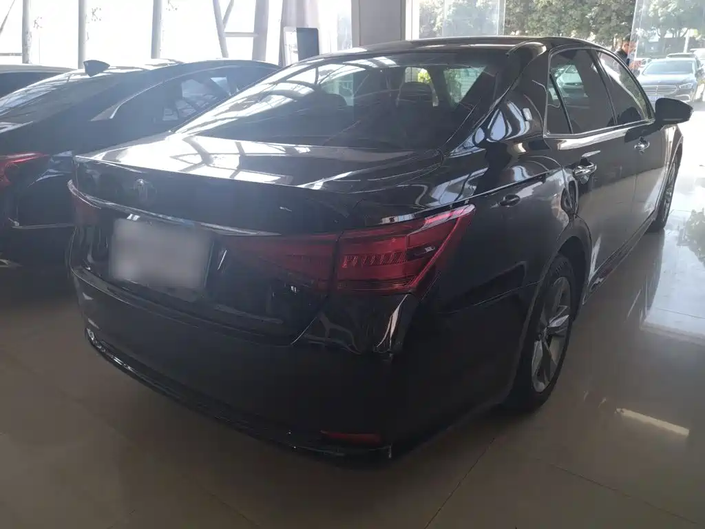 Toyota Crown 2016