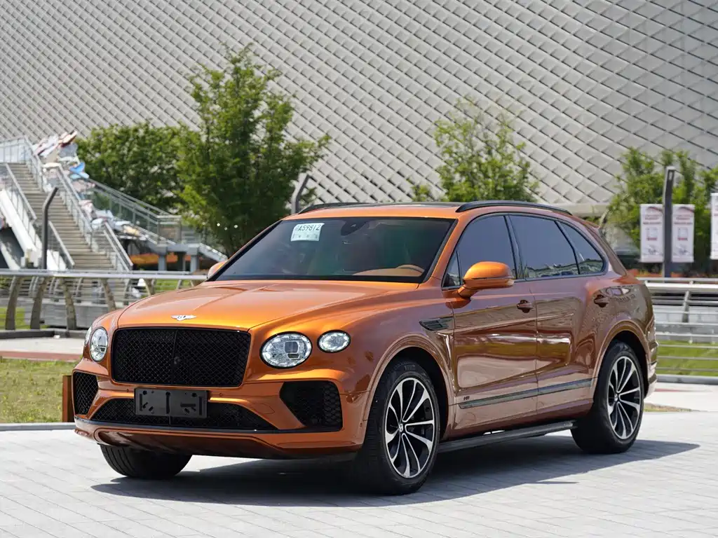 Bentley Bentayga 2023 — фото 1
