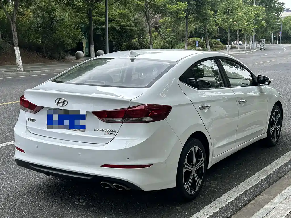 Hyundai Elantra 2019 — фото 4