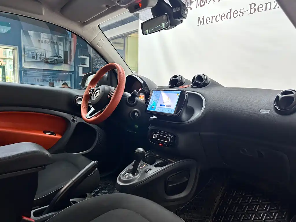 smart Fortwo 2017 — фото 18