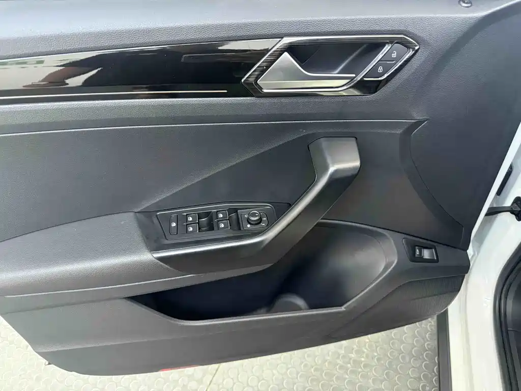 Volkswagen T-Roc 2021 — фото 11