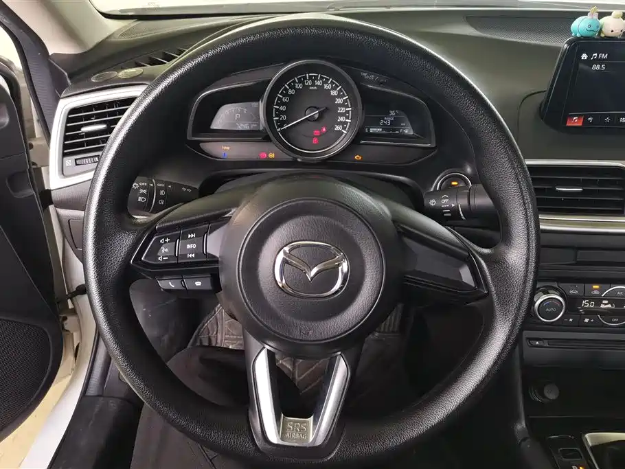 Mazda 3 Axela 2019 — фото 15