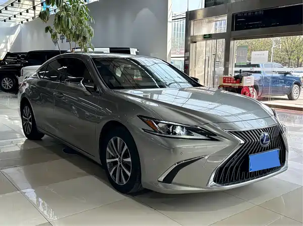 Lexus ES 2020