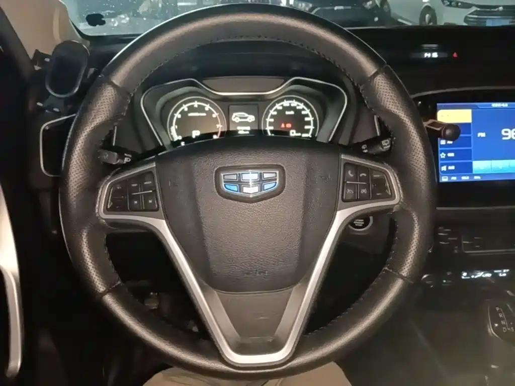 Geely Vision X6 2018 — фото 11