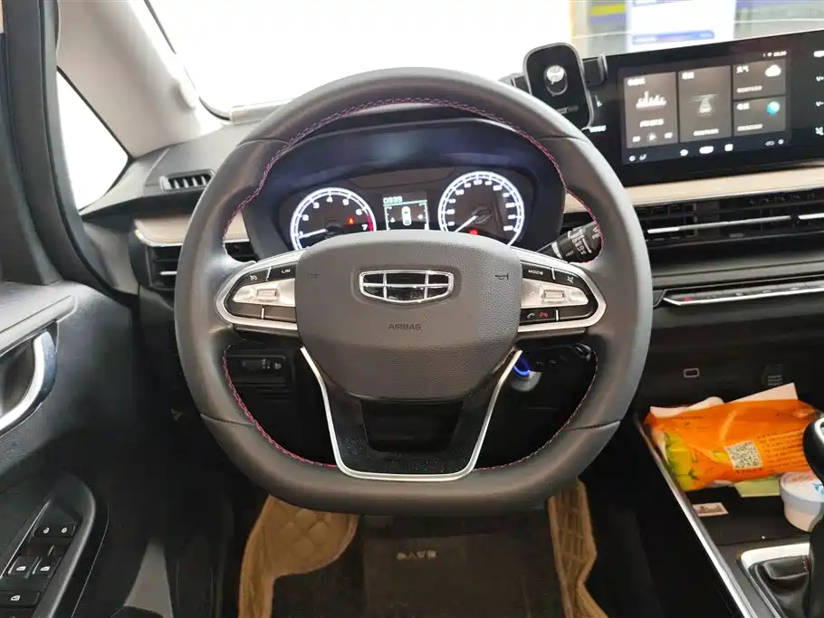 Geely Vision X3 2021 — фото 15