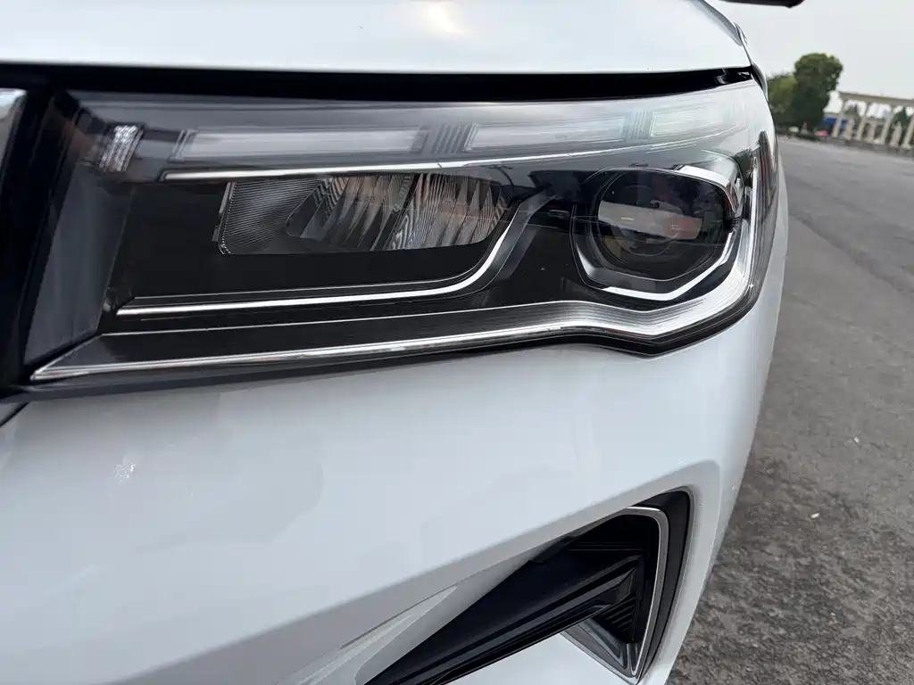 Geely Emgrand 2023