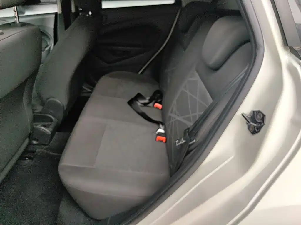 Ford Fiesta 2016 — фото 17