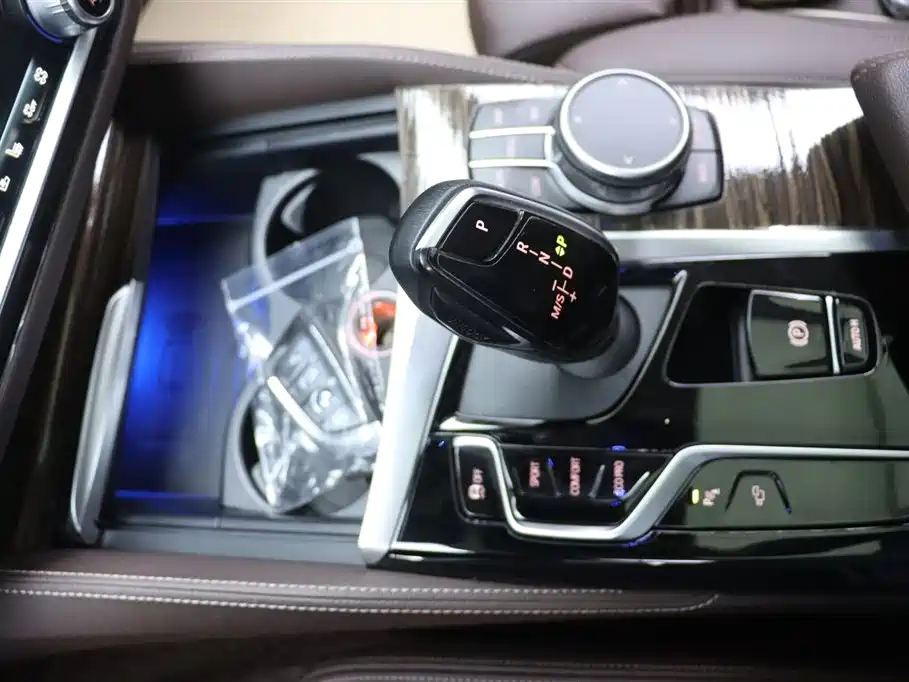 BMW 5 Series 2022 — фото 10