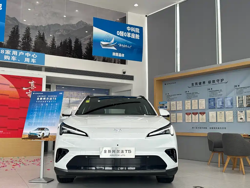 ARCFOX Alpha T5 2025
