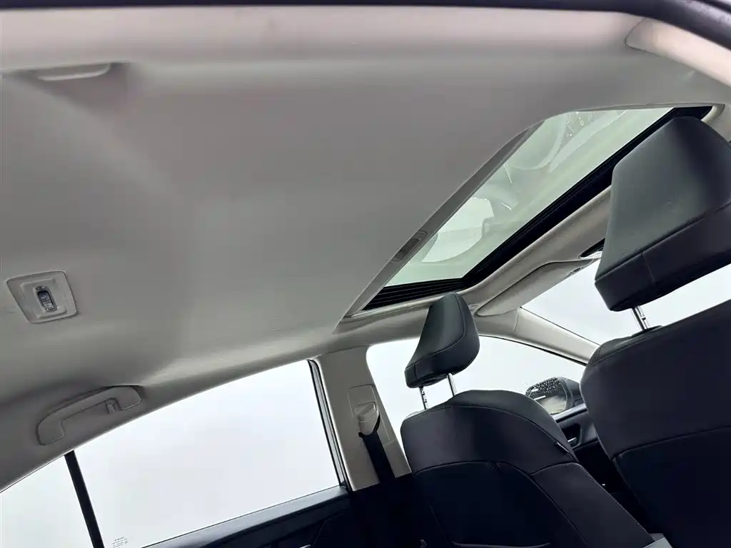 Toyota Camry 2024 — фото 23