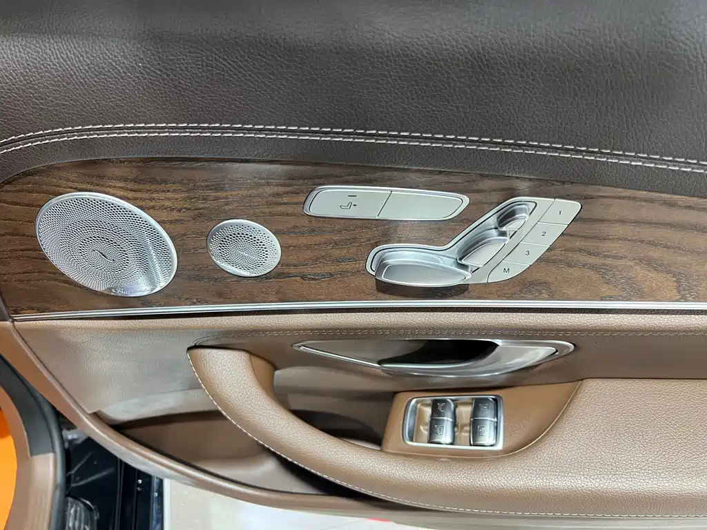 Mercedes-Benz E-Class 2019 — фото 10