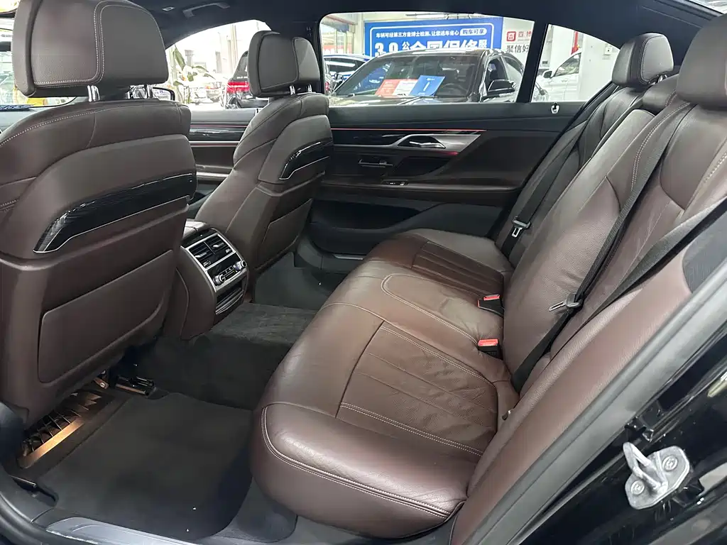 BMW 7 Series 2018 — фото 7
