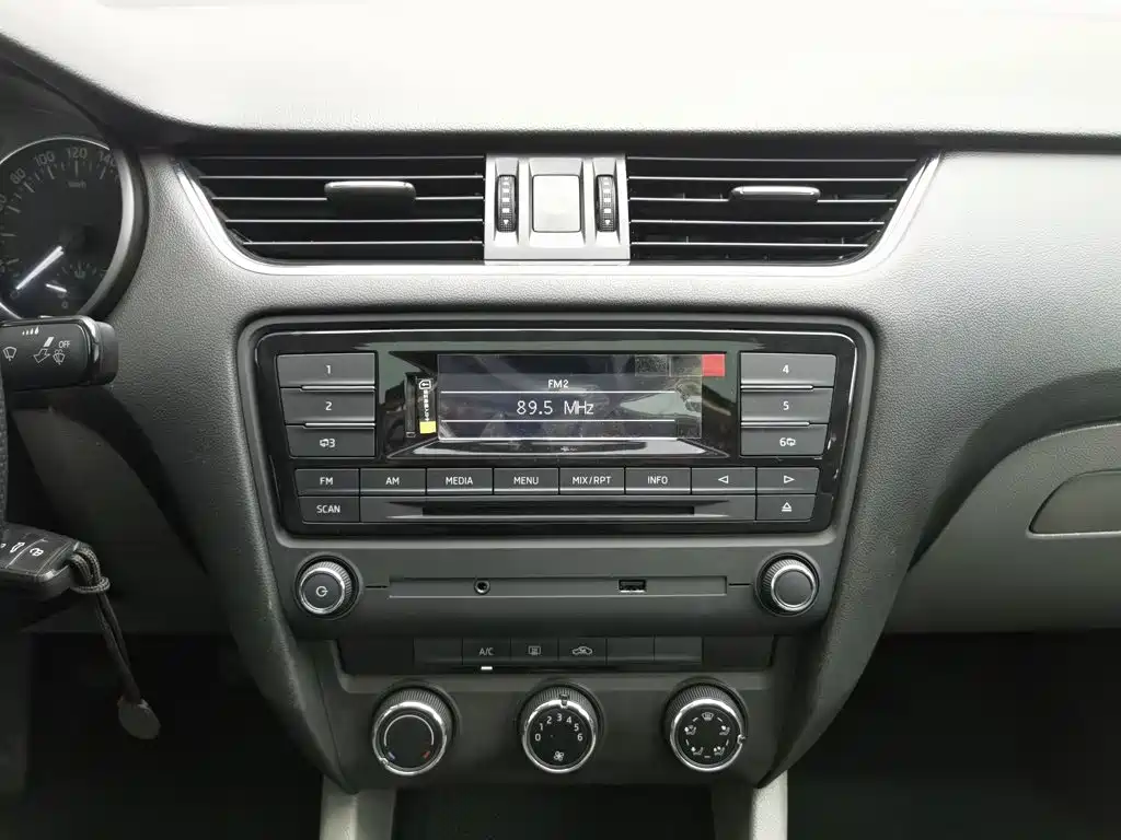 Skoda Octavia 2015 — фото 12