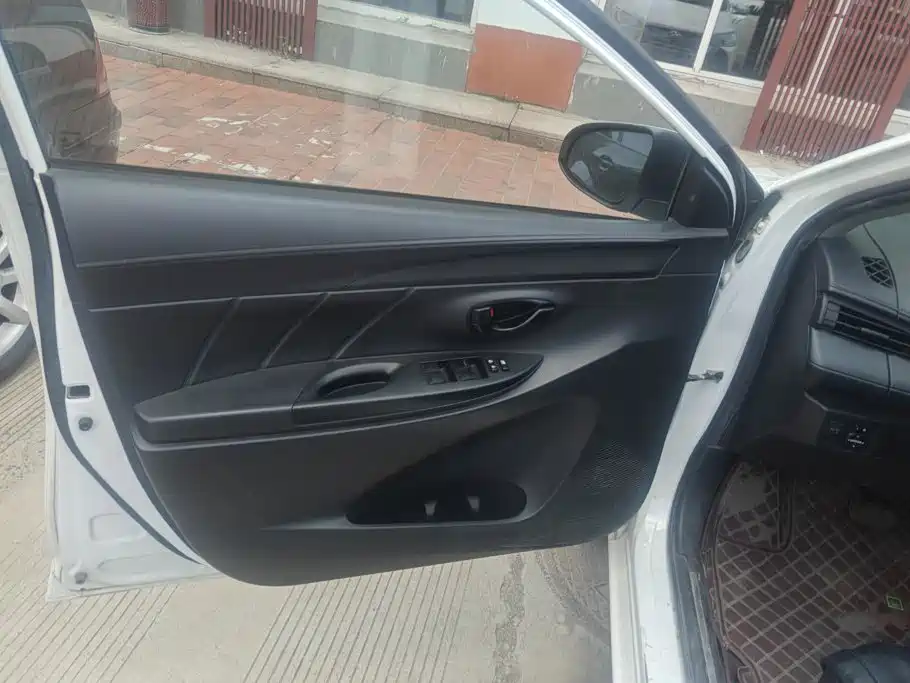 Toyota Yaris L 2021