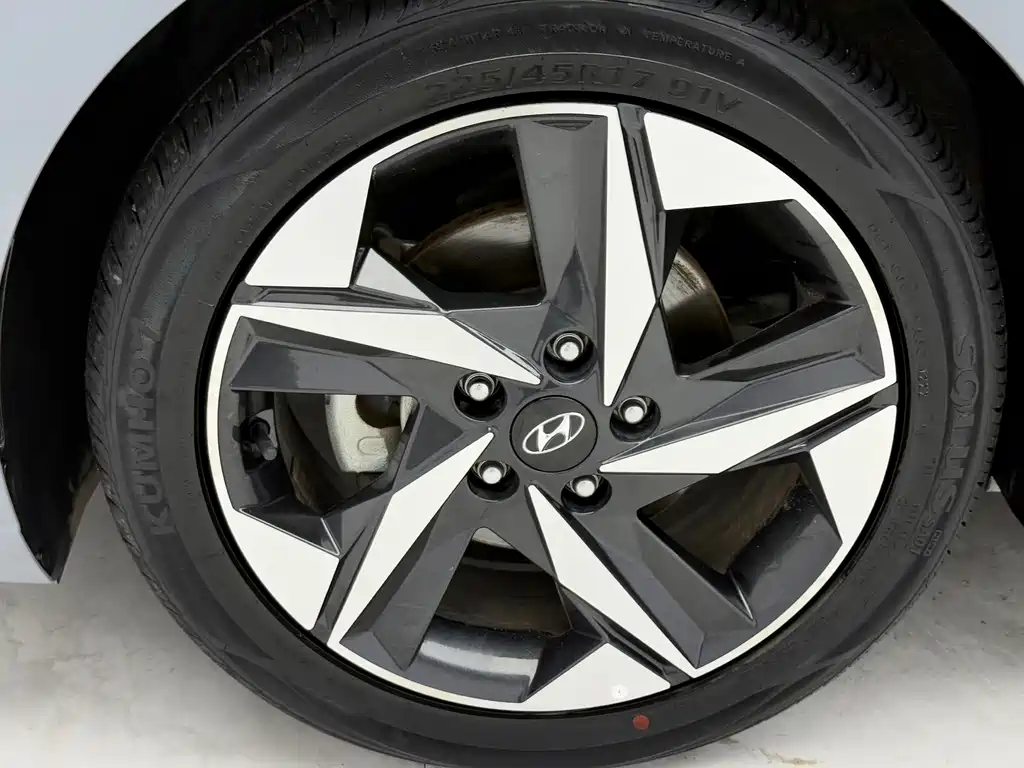 Hyundai Elantra 2022 — фото 8