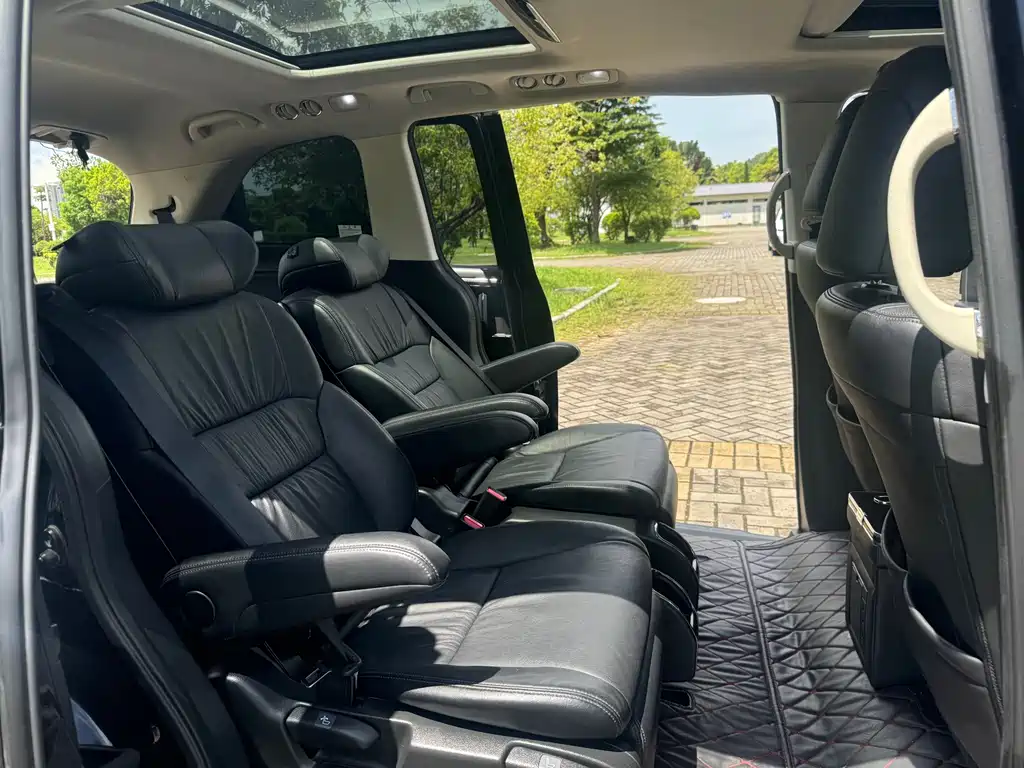 Honda Odyssey 2018 — фото 10