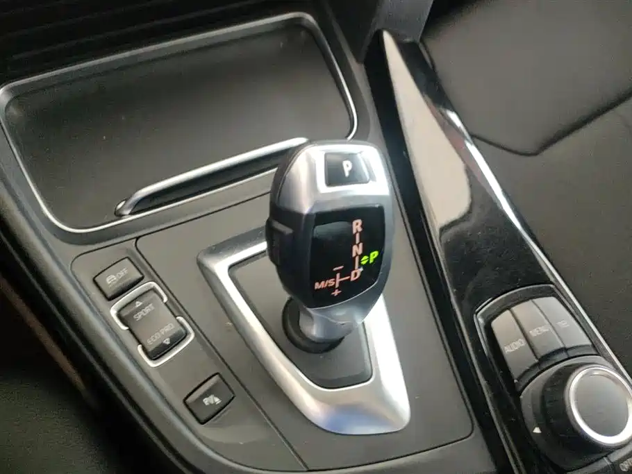 BMW 3 Series 2016 — фото 16