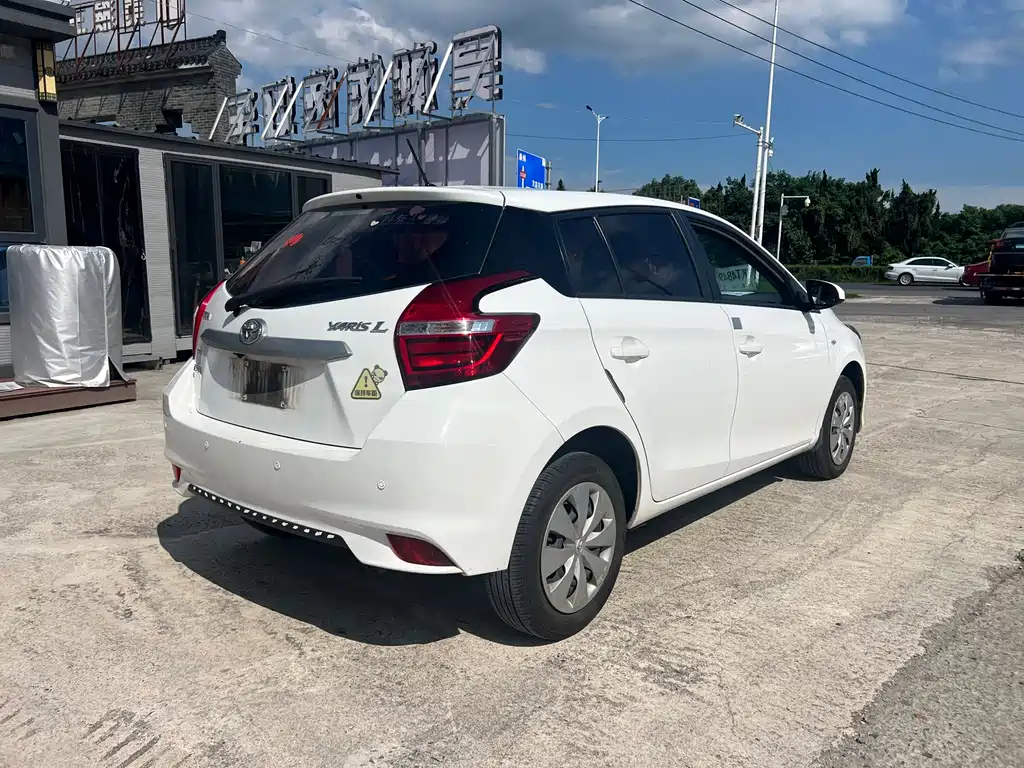 Toyota Yaris L 2018 — фото 8