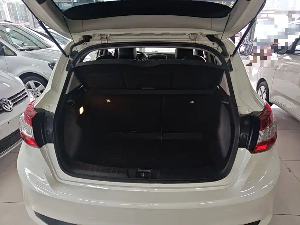 Nissan Tiida 2019 — фото 19