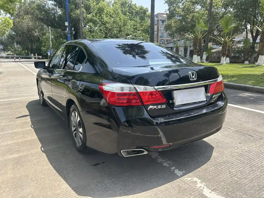 Honda Accord 2014 — фото 16