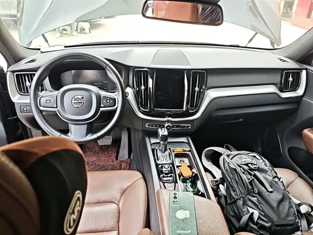 Volvo XC60 2021 — фото 10