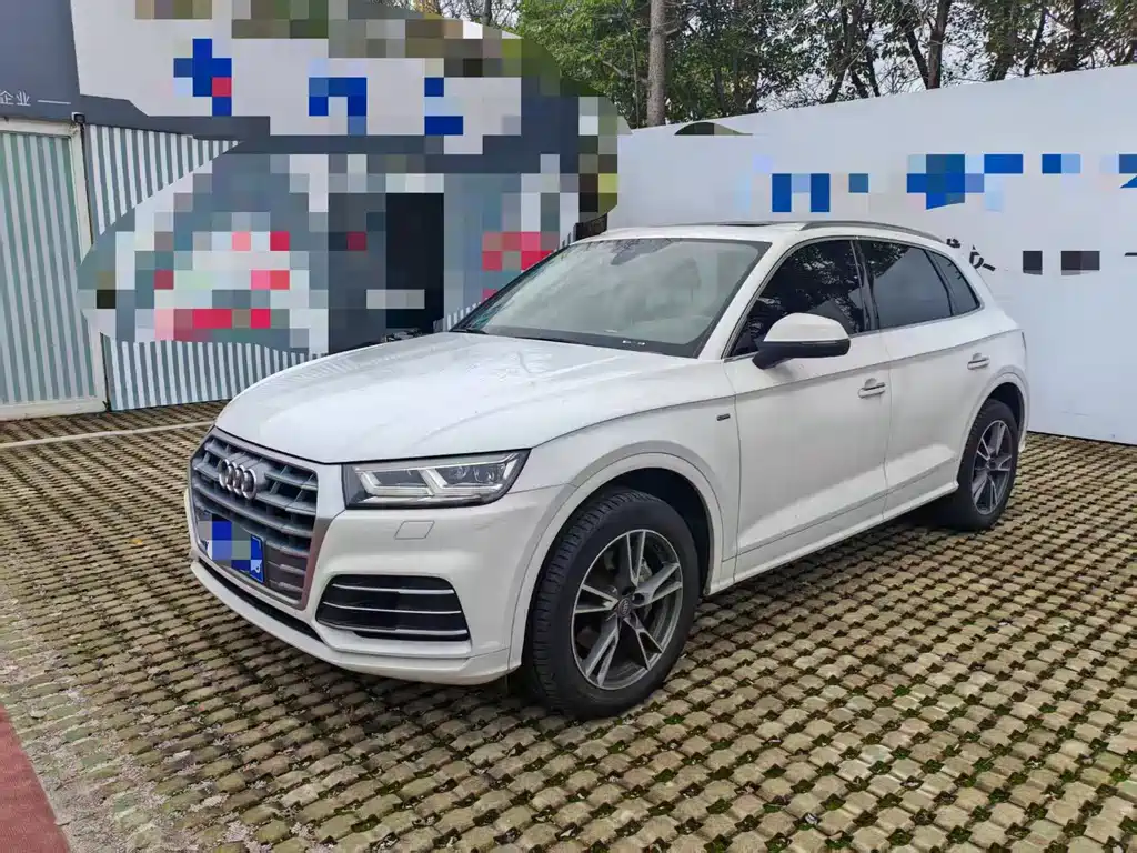 Audi Q5L 2018 — фото 1