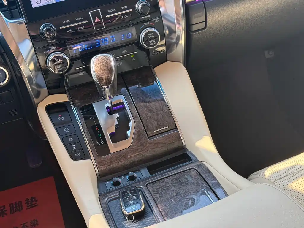 Toyota Vellfire 2023 — фото 8