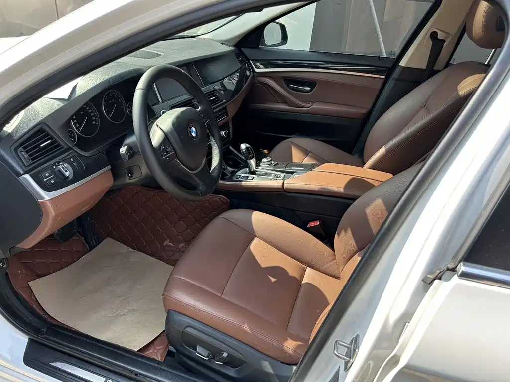 BMW 5 Series 2017 — фото 12