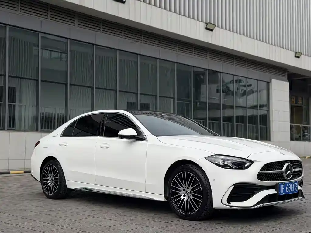 Mercedes-Benz C-Class 2025 — фото 3