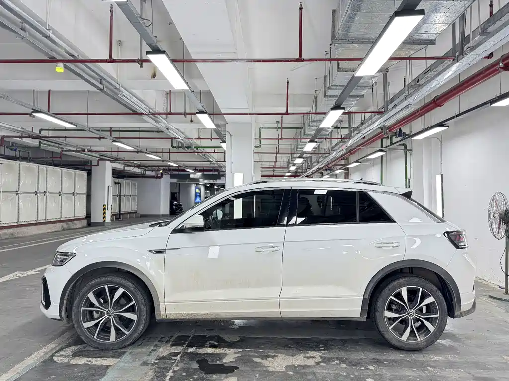 Volkswagen T-Roc 2023 — фото 3