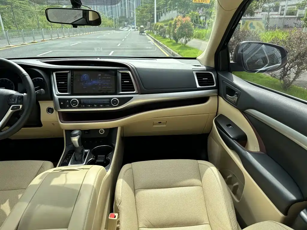 Toyota Highlander 2017 — фото 18