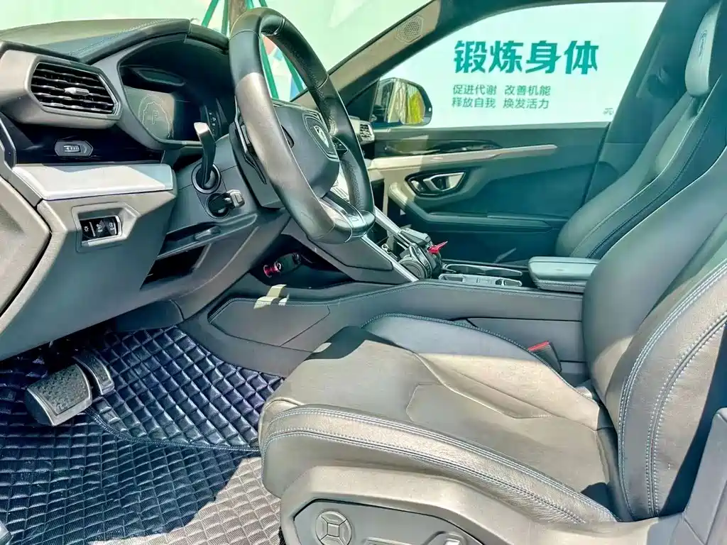 Lamborghini Urus 2021