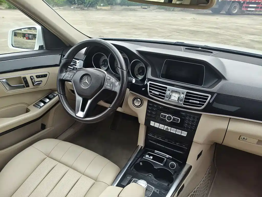 Mercedes-Benz E-Class 2015 — фото 13